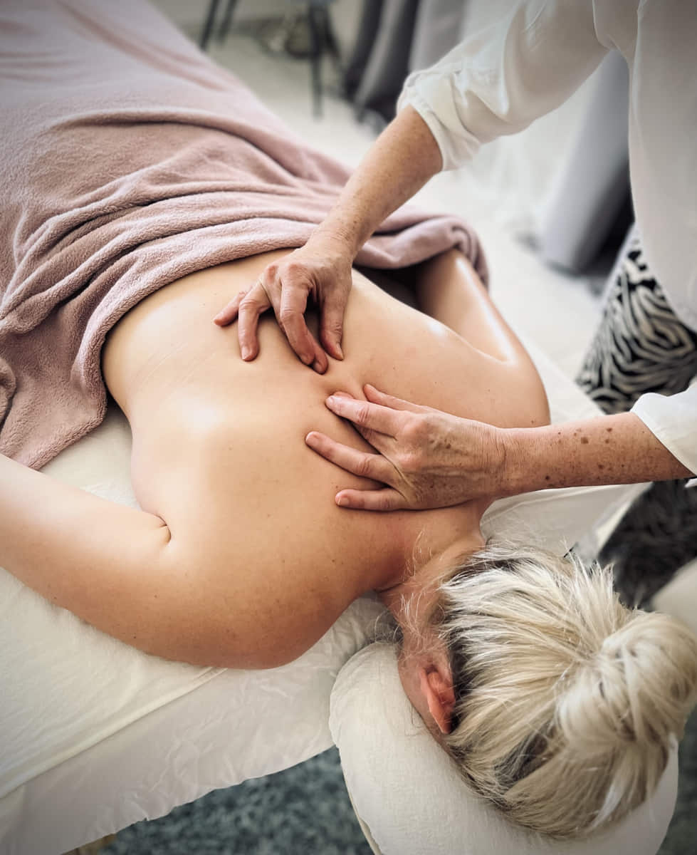 Gabriele Gaby Klein gibt Faszien-Massage