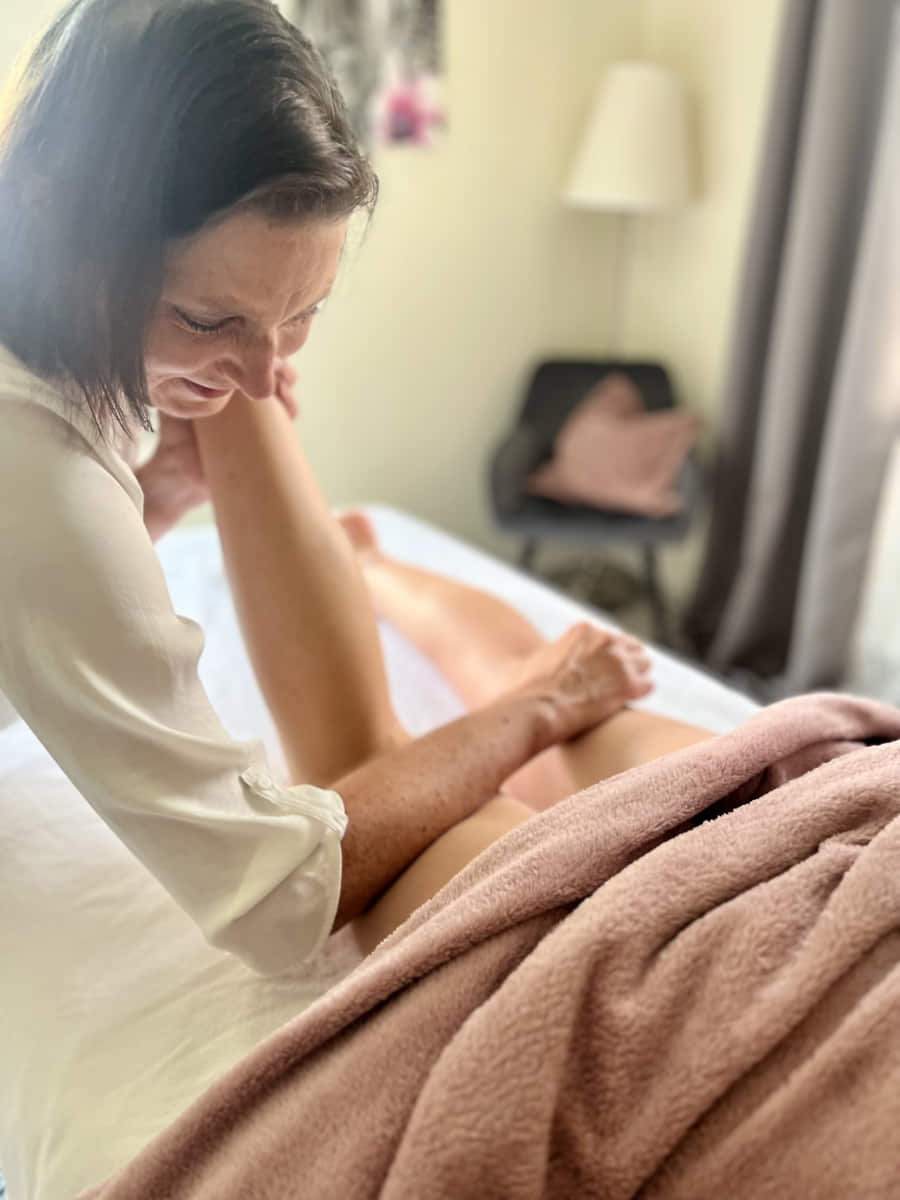 Gabriele Gaby Klein gibt Massage