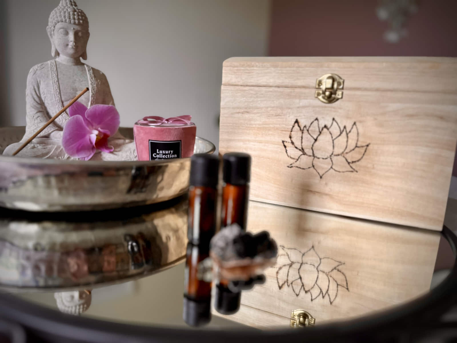 Räucherschale mit Buddha aus Stein, Blüte, 2 Fläschchen mit Duftöl, Holzkistchen mit Blütensymbol